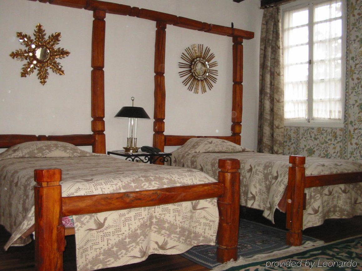 Hotel Los Alpes Кито Номер фото