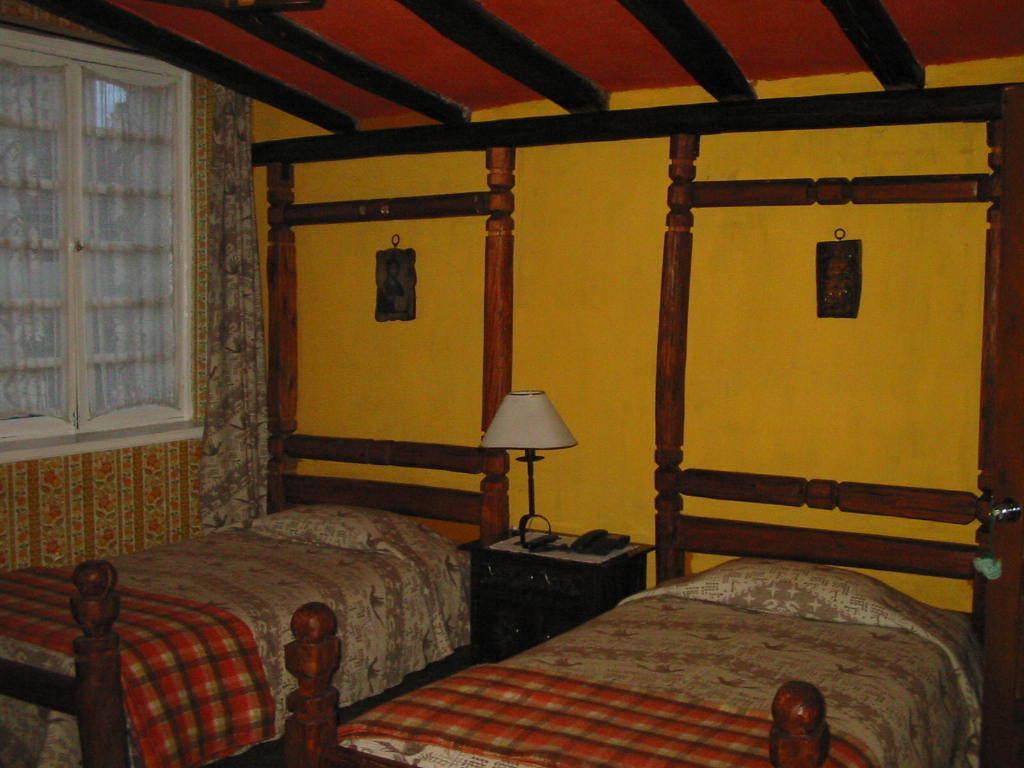 Hotel Los Alpes Кито Экстерьер фото